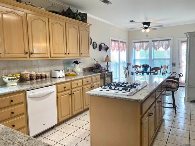 7512 False River Rd, Oscar, LA 70762