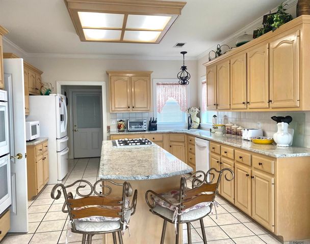 7512 False River Rd, Oscar, LA 70762