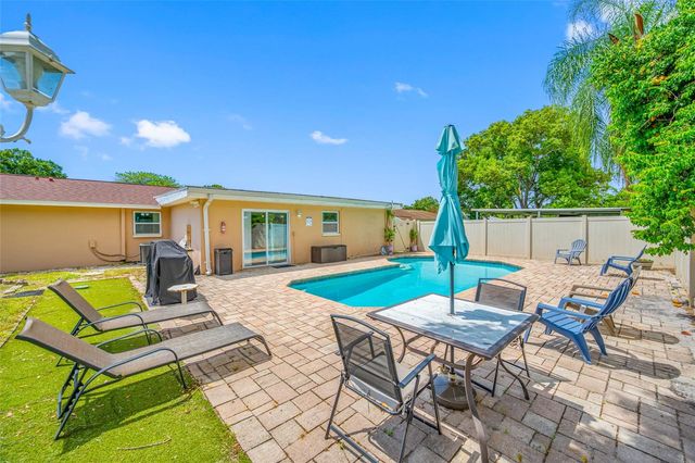8339 DRYCREEK DRIVE, Tampa, FL 33615