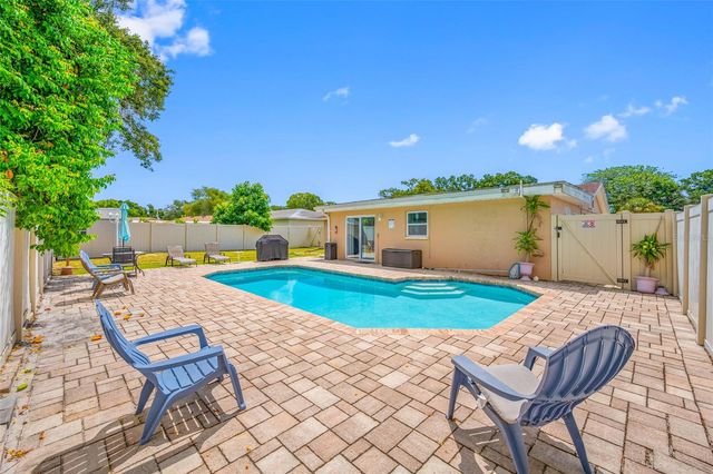 8339 DRYCREEK DRIVE, Tampa, FL 33615