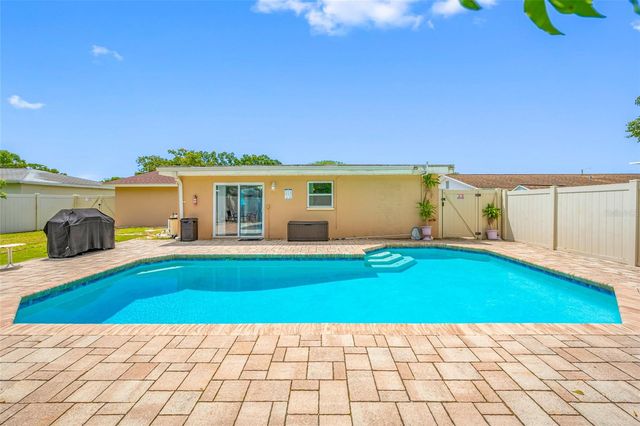8339 DRYCREEK DRIVE, Tampa, FL 33615