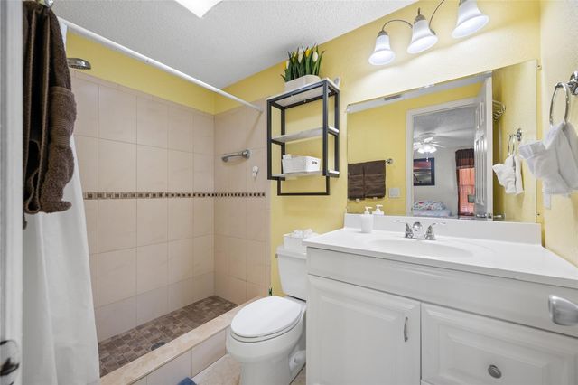 8339 DRYCREEK DRIVE, Tampa, FL 33615