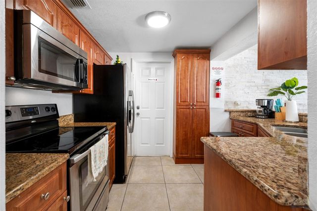 8339 DRYCREEK DRIVE, Tampa, FL 33615