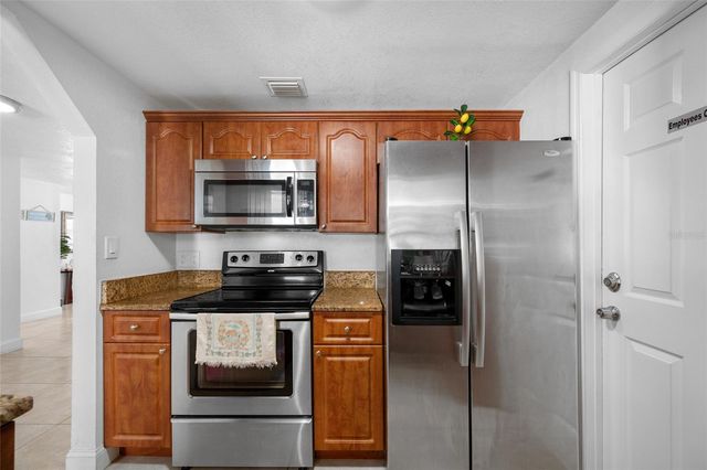 8339 DRYCREEK DRIVE, Tampa, FL 33615