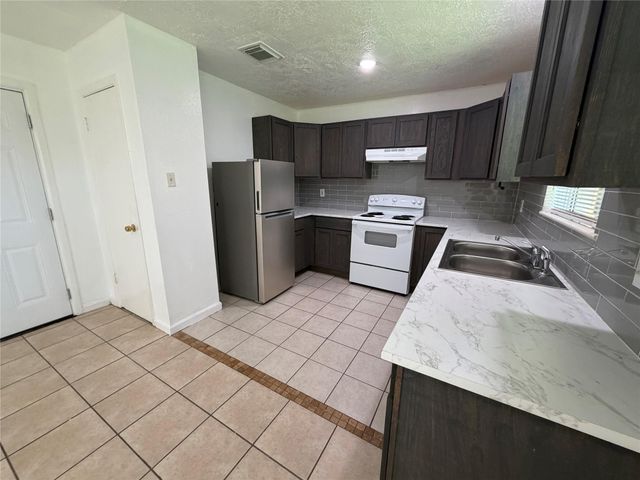 9911 Cardinal Street, La Porte, TX 77571