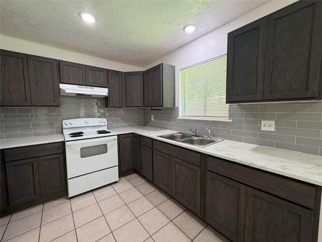 9911 Cardinal Street, La Porte, TX 77571