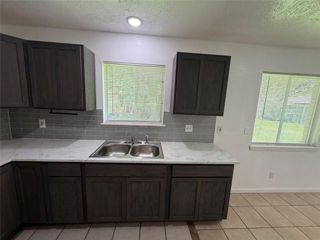 9911 Cardinal Street, La Porte, TX 77571