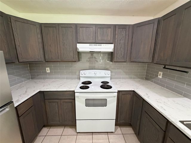 9911 Cardinal Street, La Porte, TX 77571