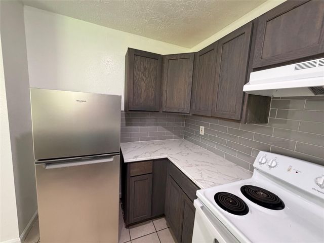 9911 Cardinal Street, La Porte, TX 77571