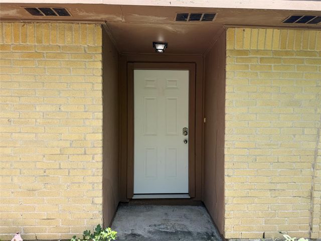 9911 Cardinal Street, La Porte, TX 77571