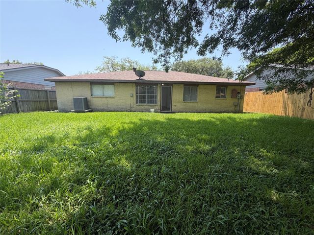 9911 Cardinal Street, La Porte, TX 77571