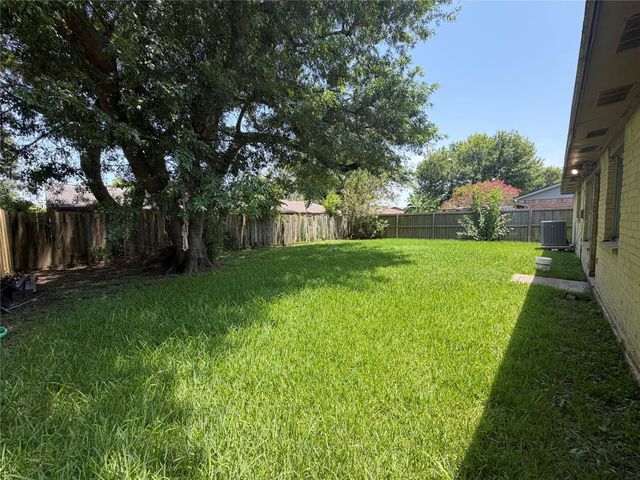 9911 Cardinal Street, La Porte, TX 77571