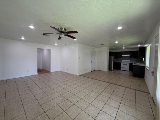 9911 Cardinal Street, La Porte, TX 77571