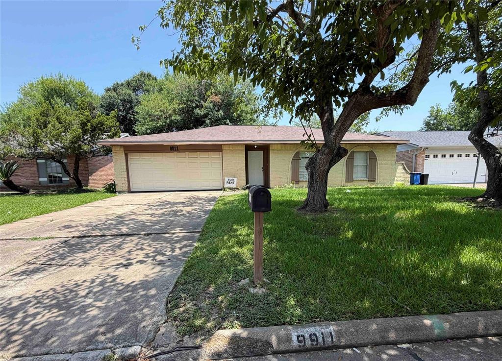 9911 Cardinal Street, La Porte, TX 77571