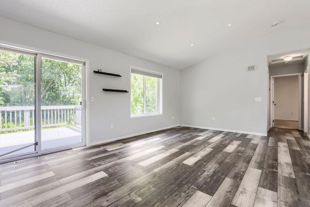6032 Upper 51st Street N, Oakdale, MN 55128
