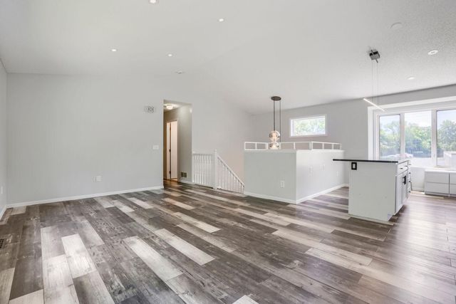 6032 Upper 51st Street N, Oakdale, MN 55128