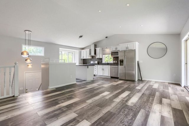 6032 Upper 51st Street N, Oakdale, MN 55128