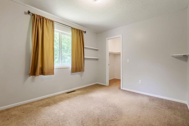 6032 Upper 51st Street N, Oakdale, MN 55128