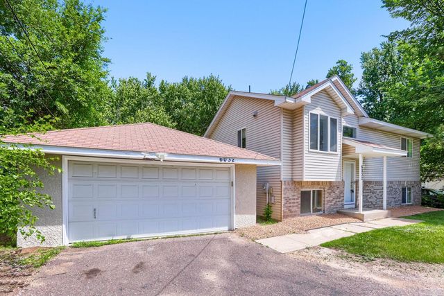 6032 Upper 51st Street N, Oakdale, MN 55128