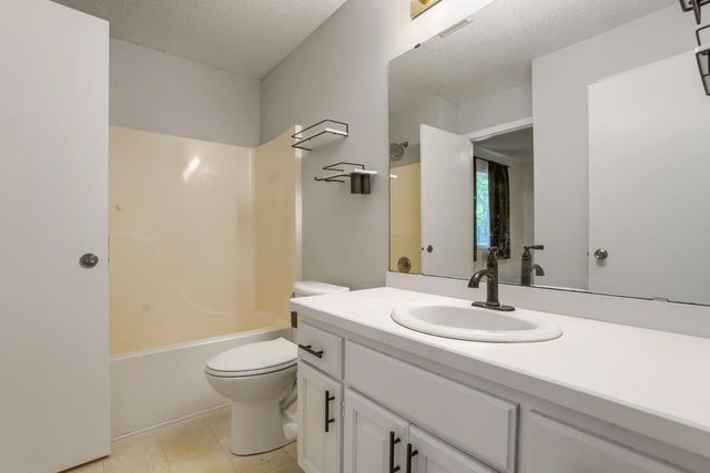 6032 Upper 51st Street N, Oakdale, MN 55128