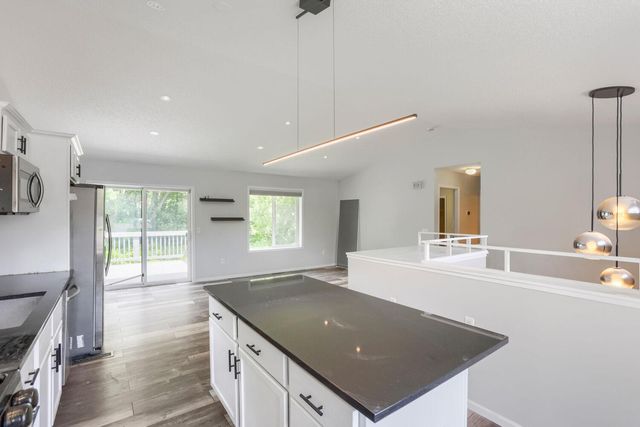 6032 Upper 51st Street N, Oakdale, MN 55128