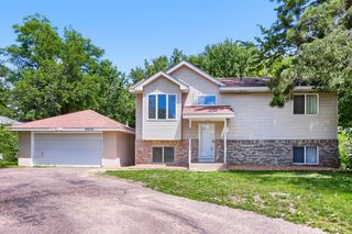 6032 Upper 51st Street N, Oakdale, MN 55128