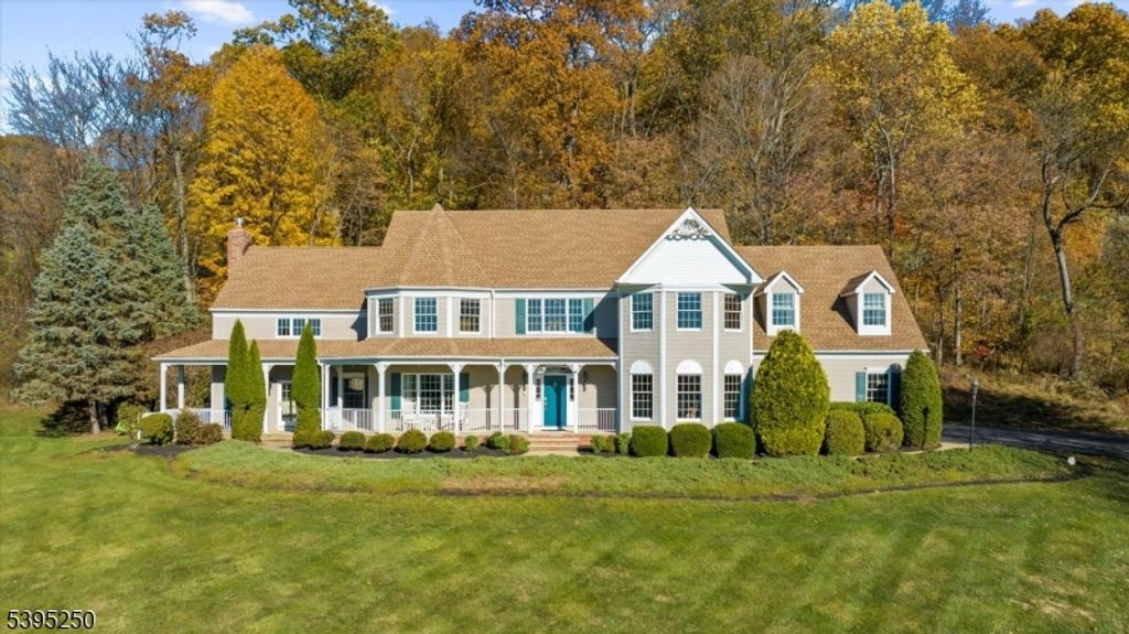 21 Country Pl, Clinton Twp., NJ 08833