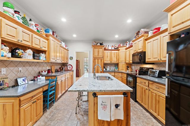 82 Northlake Circle, Conway, AR 72032