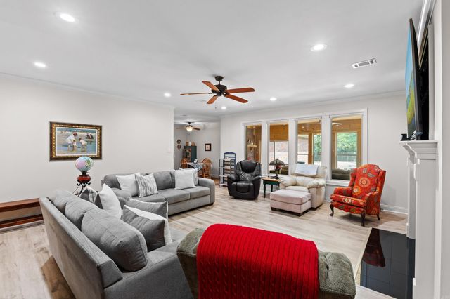82 Northlake Circle, Conway, AR 72032