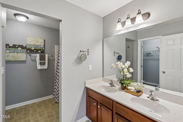 942 Shining Wire Way, Morrisville, NC 27560