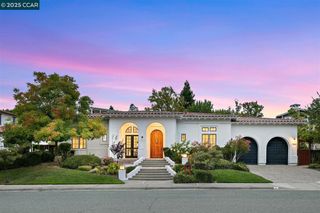 6 Whiting Ct, Moraga, CA 94556