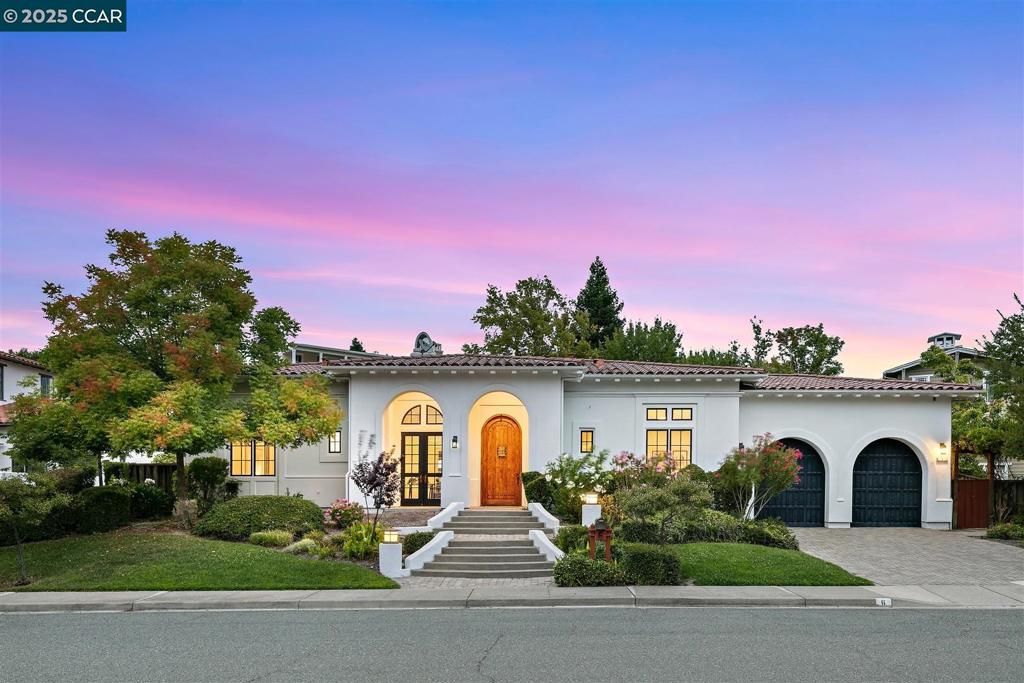 6 Whiting Ct, Moraga, CA 94556