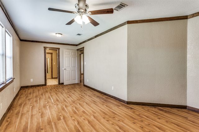 401 Ashwood Street, Azle, TX 76020