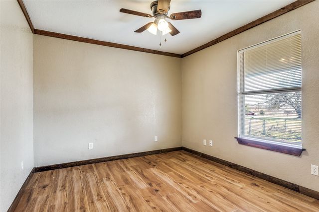 401 Ashwood Street, Azle, TX 76020