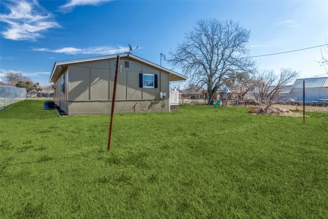 401 Ashwood Street, Azle, TX 76020