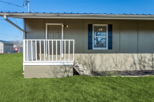 401 Ashwood Street, Azle, TX 76020