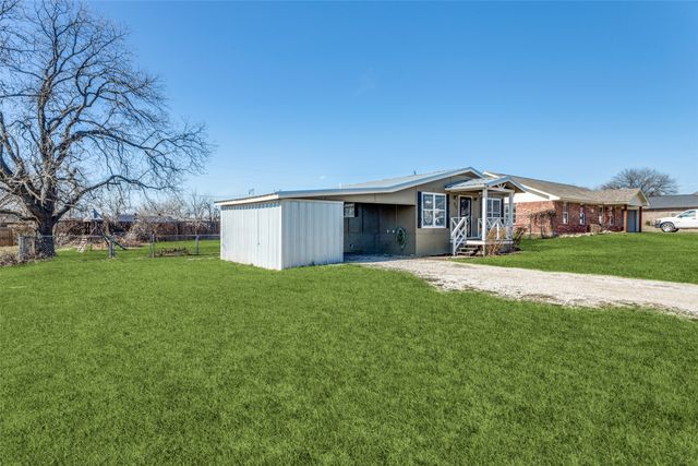 401 Ashwood Street, Azle, TX 76020