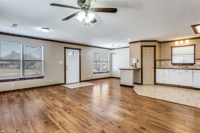 401 Ashwood Street, Azle, TX 76020