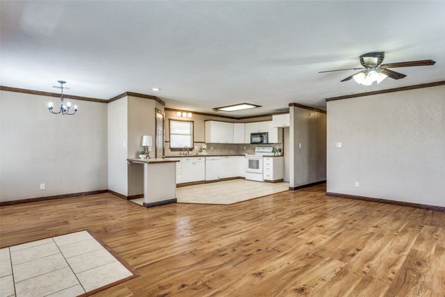 401 Ashwood Street, Azle, TX 76020