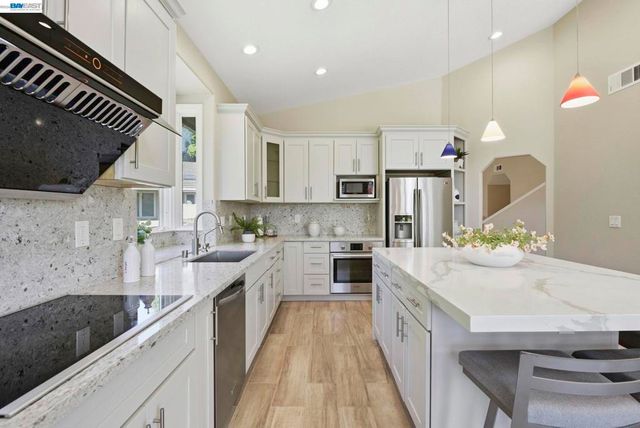 7880 La Quinta Ct, Pleasanton, CA 94588