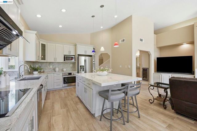 7880 La Quinta Ct, Pleasanton, CA 94588