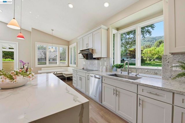 7880 La Quinta Ct, Pleasanton, CA 94588