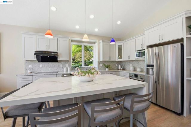 7880 La Quinta Ct, Pleasanton, CA 94588