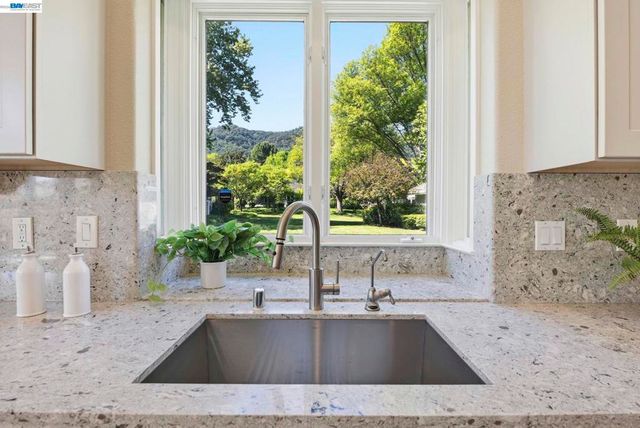 7880 La Quinta Ct, Pleasanton, CA 94588