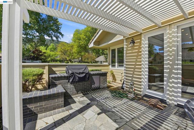 7880 La Quinta Ct, Pleasanton, CA 94588