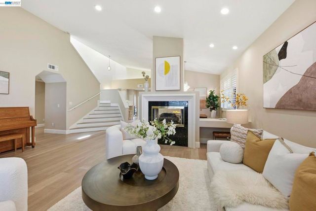 7880 La Quinta Ct, Pleasanton, CA 94588