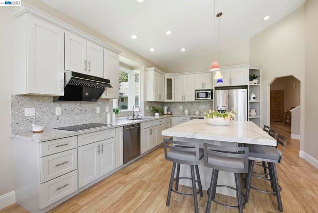 7880 La Quinta Ct, Pleasanton, CA 94588