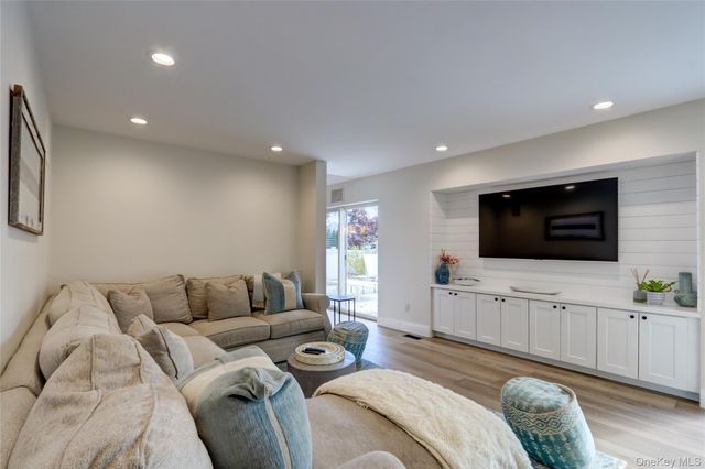 12 Combes Avenue, Rockville Centre, NY 11570