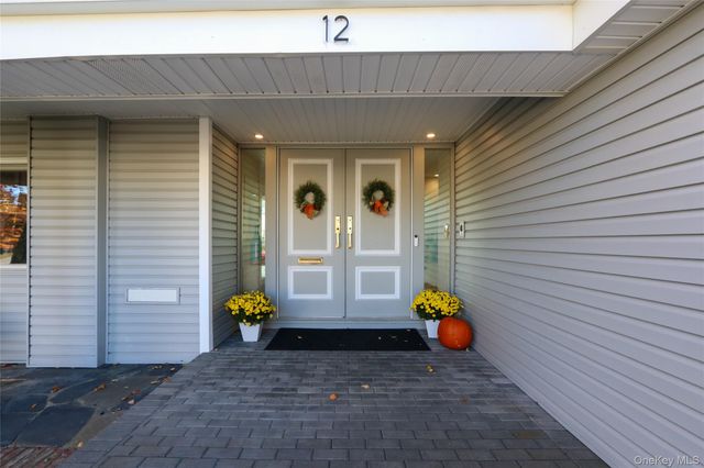 12 Combes Avenue, Rockville Centre, NY 11570