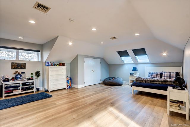 12 Combes Avenue, Rockville Centre, NY 11570